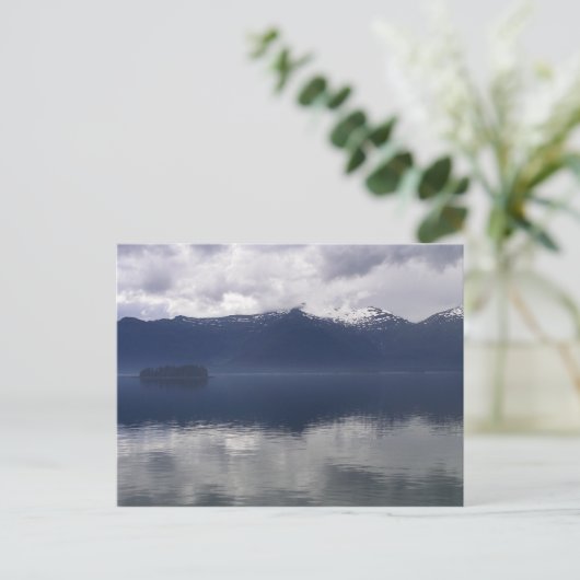 Carte Postale Misty Alaskan Sea dans les tons bleu (Debout devant)