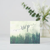 Carte Postale Misty Mountains Green Pine Forest Wedding RSVP (Debout devant)