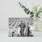 Carte Postale Mme Arnold et les enfants - 1939. (Debout devant)