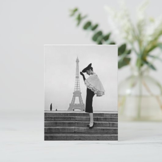 Carte Postale Mode Paris (Debout devant)