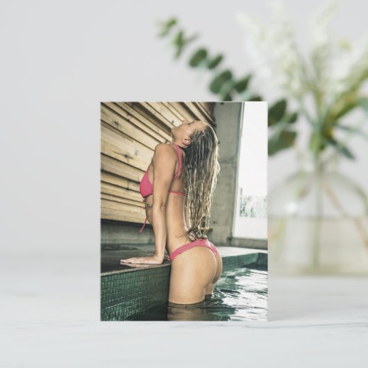 Carte Postale Modèle Bikini (Debout devant)