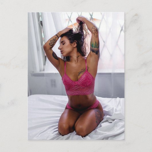 Carte Postale Modèle de lingerie chaude avec tatouages (Devant)