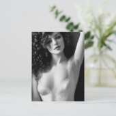 Carte Postale Modèle de lingerie noir et blanc (Debout devant)