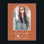 Carte Postale Moderne Arch Casquette Calligraphie Terracotta Gra<br><div class="desc">Cadre photo Arch moderne - Script de calligraphie tendance - Faire-part de graduation de photo Carte postale - Terracotta - Casquette de graduation</div>