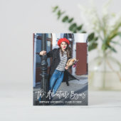 Carte Postale Moderne Brush Script Graduation Aventure commence (Debout devant)