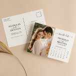 Carte Postale Moderne Enregistrer la date Calendrier photo Simpl<br><div class="desc">Modern Save the Date Calendrier photo Simple Elegant Carte postale. Personnalisez facilement en remplaçant chaque info. Veuillez télécharger un portrait/une photo verticale. Déplacez le cercle en cliquant plus loin sur la Personnaliser du lien. Vérifiez l'aperçu avant d'ajouter au panier. (Photo de Jonathan Borba de Pexels)</div>