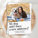 Carte Postale Moderne Nous avons déménagé Nouvelle Adresse Anima<br><div class="desc">Mon chien et moi avons une nouvelle adresse! Laissez votre meilleur ami annoncer votre déménagement avec cette carte de faire-part mobile pour chien de compagnie sur mesure mignon et drôle. Personnalisez avec votre photo de chien préférée, vos noms et votre nouvelle adresse. Ce faire-part de déplacement de chien est un...</div>