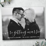 Carte Postale Moderne Se Marier Enregistrer La Date BW Photo<br><div class="desc">Calligraphie moderne tendance Script Couple Photo Enregistrer la date de mariage Fiançailles Carte postale - Photo noir et blanc</div>