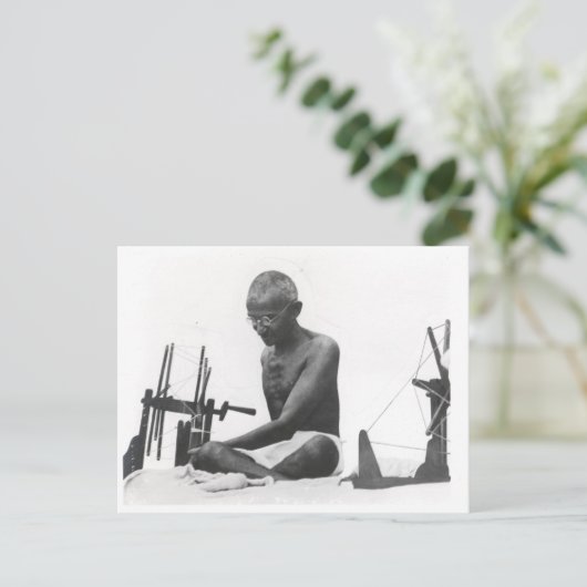 Carte Postale Mohandas Karamchand Gandhi (Debout devant)