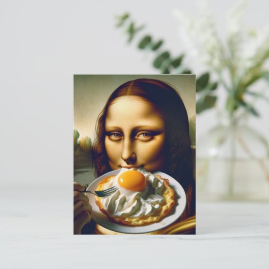 Carte Postale Mona mange une tarte (Debout devant)