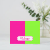 Carte Postale Monogram vert moderne de Bright Neon Pink (Debout devant)