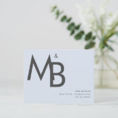 Carte Postale Monogramme contemporain Dusty Blue Enregistrer la  (Debout devant)