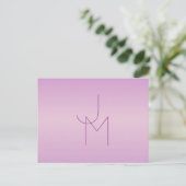 Carte Postale Monogramme superposé unique | Rose lilas doux (Debout devant)
