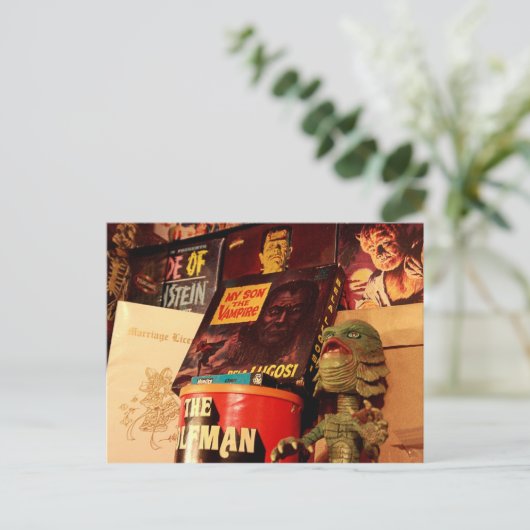 Carte postale MONSTERS (Debout devant)