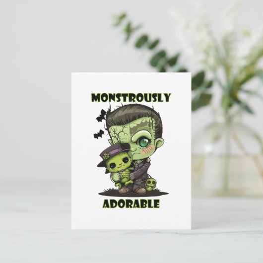 Carte Postale Monstre Frankenstein mignon avec plushie (Debout devant)