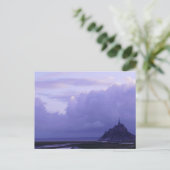 Carte Postale Mont-Saint-Michel Levée de soleil violet, France - (Debout devant)