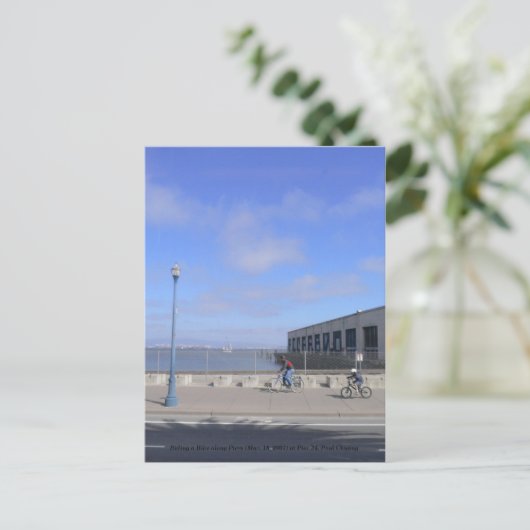 Carte Postale Monter à vélo le long de Piers... (Debout devant)