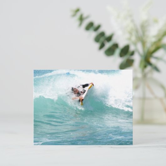 Carte Postale Monter les vagues (Debout devant)