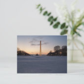 Carte Postale Monument à la neige (Debout devant)