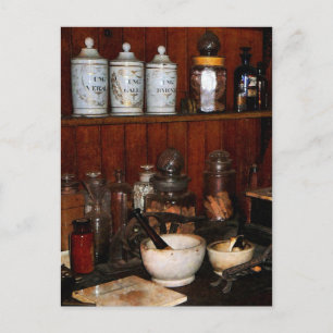 Carte Postale Mortier et Pilon en Pharmacie