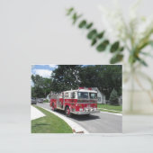 Carte Postale moteur d'incendie (Debout devant)