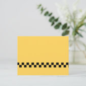 Carte Postale Motif à carreaux de taxi jaune (Debout devant)