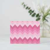 Carte Postale Motif en chevron rose (Debout devant)