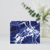 Carte Postale Motif tourbillonnant bleu (Debout devant)