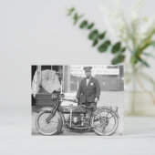 Carte Postale Moto de police Henderson, 1922 (Debout devant)