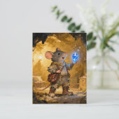 Carte Postale Mouse in a Cave Finds a Treasure (Debout devant)