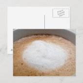 Carte Postale Mousse sur cappuccino, gros plan (Devant / Derrière)