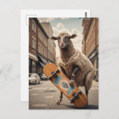 Carte Postale Mouton drôle de skateboard dans une rue de la vill (Devant / Derrière)
