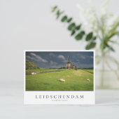 Carte Postale Moutons avec moulins à vent sous des nuages sombre (Debout devant)