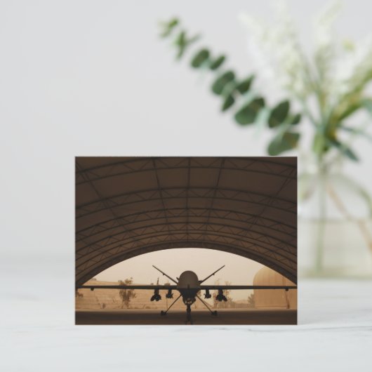 CARTE POSTALE MQ-9 (Debout devant)