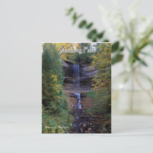 Carte postale Munising Falls (Debout devant)