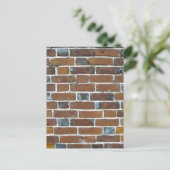 CARTE POSTALE MUR BRICKS (Debout devant)
