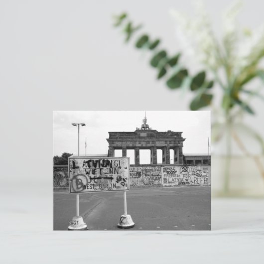 Carte Postale Mur de Berlin (Debout devant)