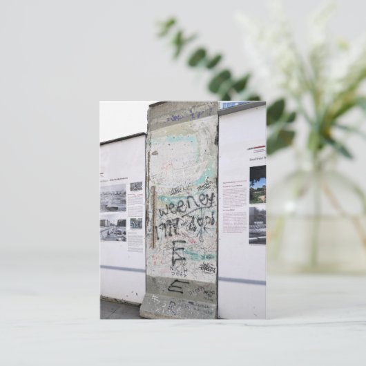 Carte Postale Mur de Berlin (Debout devant)