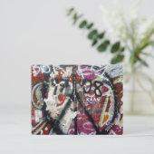 Carte Postale mur de berlin graffiti paix (Debout devant)