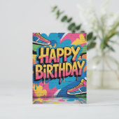Carte Postale Mur graffiti « Joyeux Anniversaire » avec baskets (Debout devant)