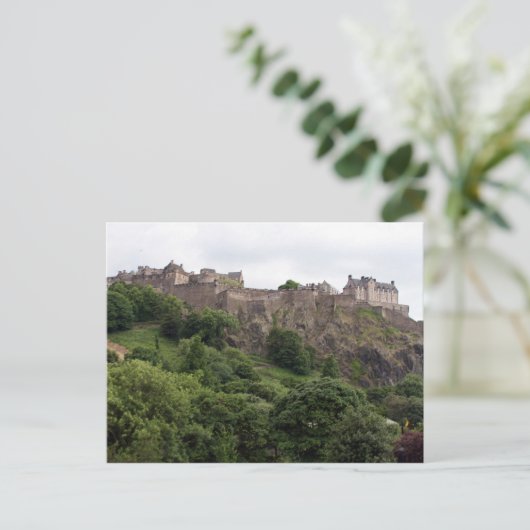 Carte Postale murs du château d'edinburgh (Debout devant)
