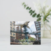 Carte Postale Musée de la ville - Avion, Musée de la ville de St (Debout devant)