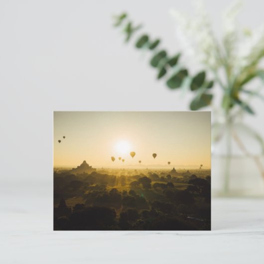 Carte Postale Myanmar (Debout devant)