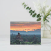 Carte Postale Myanmar, lever de soleil à Bagan (Debout devant)