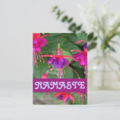 Carte postale NAMASTE fuschia (Debout devant)