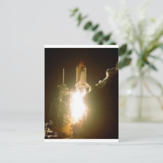 CARTE POSTALE NAVETTE ESPACE ASCENSEUR (Debout devant)