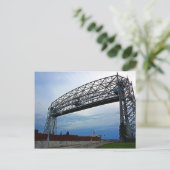 Carte Postale Navire sous le pont de levage (Debout devant)