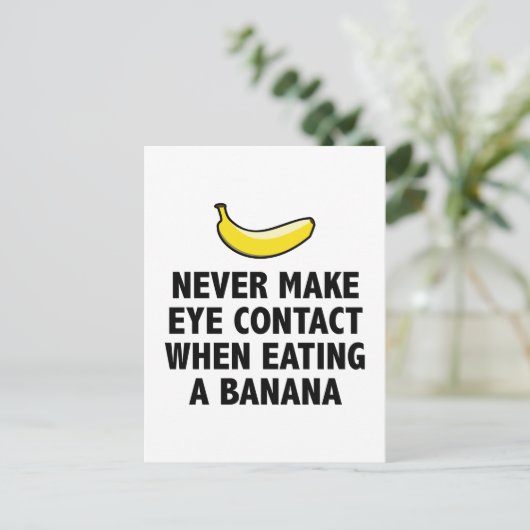 Carte Postale Ne Jamais Contacter Les Yeux En Mangeant Une Banan (Debout devant)