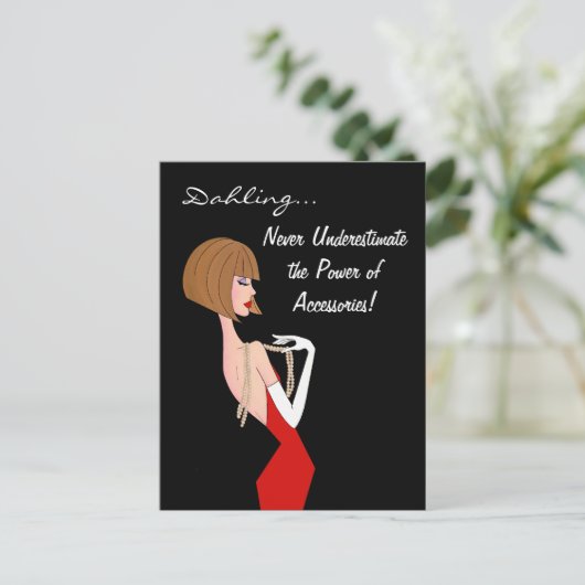 Carte Postale Ne jamais sous-estimer le pouvoir des accessoires (Debout devant)