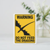 Carte Postale Ne pas nourrir les dragons (Debout devant)